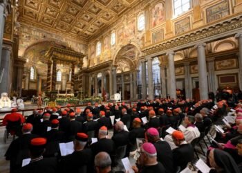 Los cardenales visitaron la tumba de Francisco: entre ellos, está el próximo papa