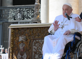 Papa francisco reaparece