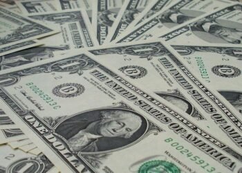 Se estremecen los mercados del mundo por los aranceles de Trump: el dólar se trepa en Colombia