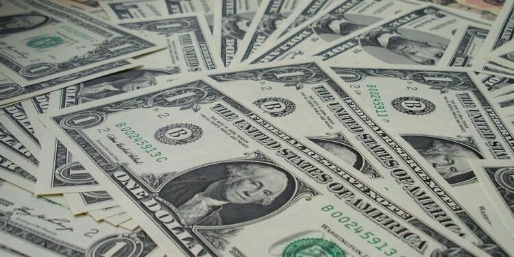 Se estremecen los mercados del mundo por los aranceles de Trump: el dólar se trepa en Colombia