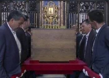 El emotivo momento en que el cuerpo del papa Francisco es presentado a la Virgen, a quien encomendó su vida y su muerte