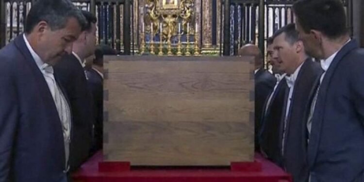 El emotivo momento en que el cuerpo del papa Francisco es presentado a la Virgen, a quien encomendó su vida y su muerte