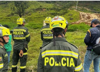 Un muerto y un menor desaparecido tras fuertes lluvias en Medellín; aeropuerto también resultó afectado