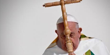 A sus 88 años, 12 de ellos en la Silla de San Pedro, el pontífice falleció tras problemas respiratorios. Será recordado por su sencillez, por ser el primer papa latinoamericano y por sus intentos de reformar la Iglesia católica.