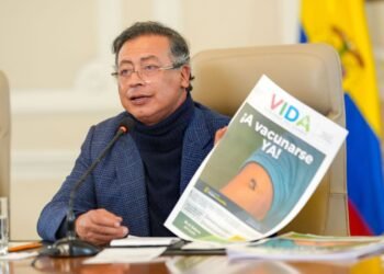 ¿El presidente Petro se operó la papada en Semana Santa? Hay polémica porque no habría avisado al Congreso