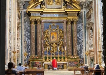 La devoción del papa Francisco por la Virgen María: Ella le dijo “prepara la tumba”