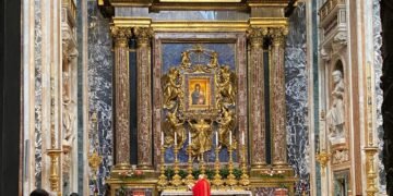 La devoción del papa Francisco por la Virgen María: Ella le dijo “prepara la tumba”