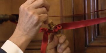 Sellan los apartamentos papales e inicia el periodo de sede vacante, mientras se elige el nuevo pontífice