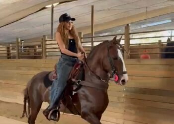 Shakira deja claro que todo lo hace bien, hasta montar a caballo: visitó criadero de Maluma