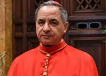 Cardenal Angelo Becciu, al que papa Francisco quitó privilegios, desiste de participar en el cónclave