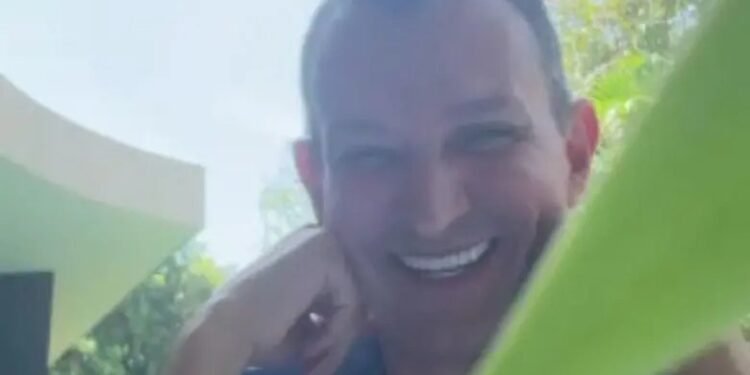 ¿Por qué Emilio Tapia, dos veces condenado por corrupción, ya está en casita y muy sonriente?