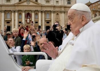 Así fueron las últimas horas del papa Francisco: alcanzó a darle las gracias al enfermero que lo cuidó con amor