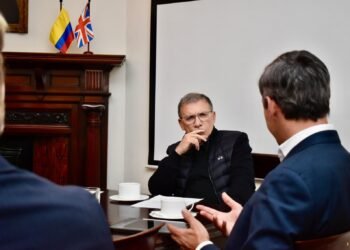 Roy Barreras renuncia a la embajada en Reino Unido: ¿va por la Presidencia?