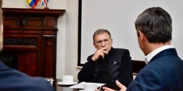 Roy Barreras renuncia a la embajada en Reino Unido: ¿va por la Presidencia?