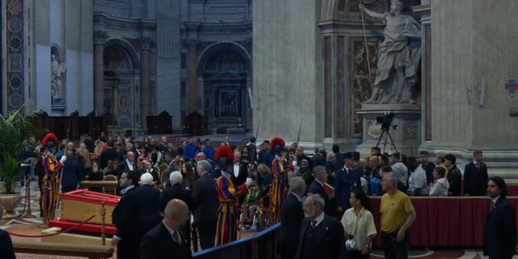 EN VIVO: segundo día de la velación del papa Francisco en la Basílica de San Pedro