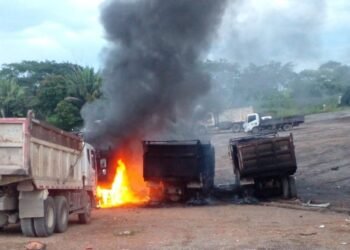 ELN prendió fuego a 33 máquinas de concesión vial en el Cesar