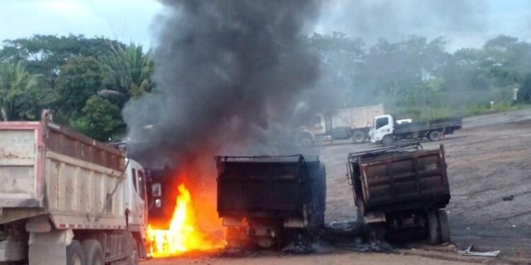 ELN prendió fuego a 33 máquinas de concesión vial en el Cesar