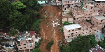 Lluvias mil en Medellín: deslizamiento sepultó varias viviendas