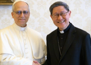 Tagle, el gran favorito que no fue elegido papa, habla de León XIV: “Un pastor que escucha”
