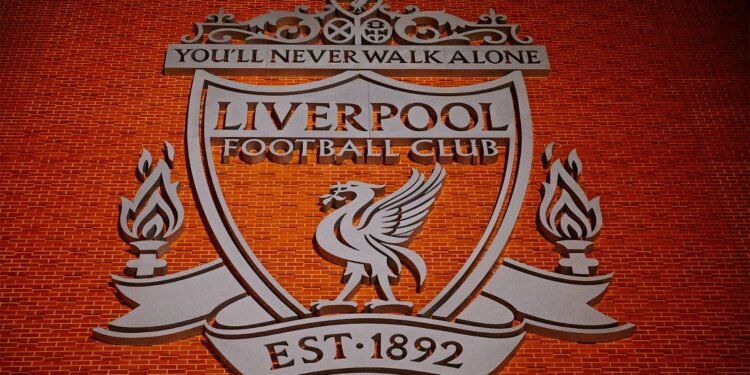 Conductor embistió a multitud de hinchas del Liverpool, que celebraban victoria