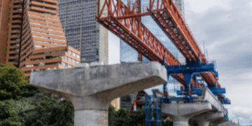 Jardines verticales, la estrategia para embellecer el viaducto del metro de Bogotá