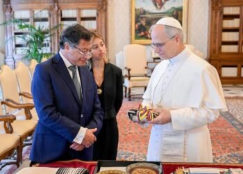 ¿Qué le regaló el presidente Petro al papa León?