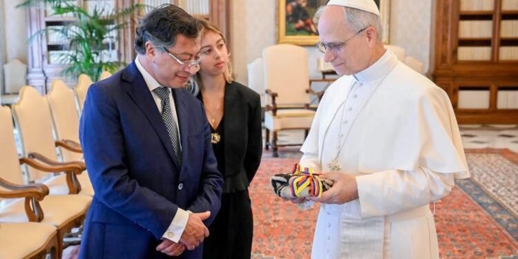 ¿Qué le regaló el presidente Petro al papa León?