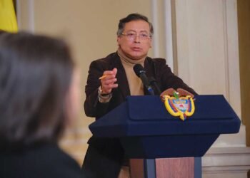 ”El jefe de las relaciones exteriores de Colombia soy yo”: Petro a Sarabia, en vísperas del viaje a China