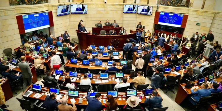 Benedetti mueve fuerzas en el Congreso para aprobar la consulta popular: asegura que ya tiene los votos