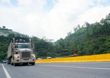 Grave accidente de bus en vía Cajamarca-Calarcá: 11 estudiantes murieron