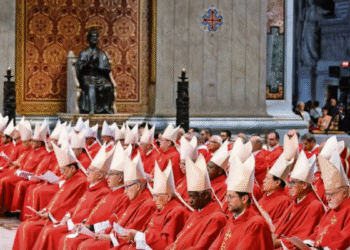 Cuenta regresiva para el cónclave: ya están listas las sotanas del nuevo papa