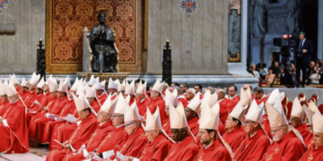 Cuenta regresiva para el cónclave: ya están listas las sotanas del nuevo papa