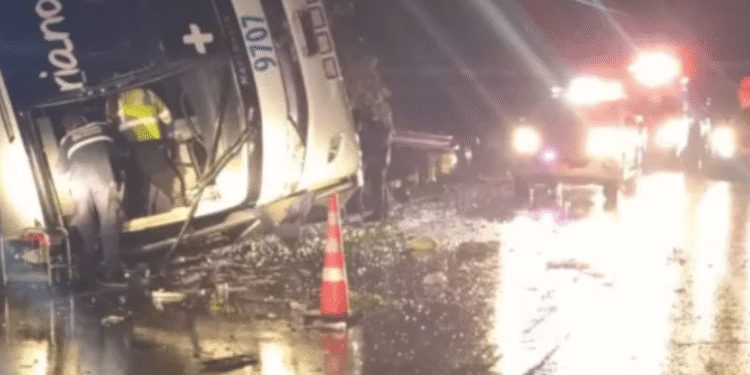 Accidente de bus en el Tolima deja tres muertos y varios heridos
