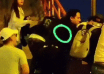 Joven universitario fue lanzado desde un puente: seis cobardes lo agredieron