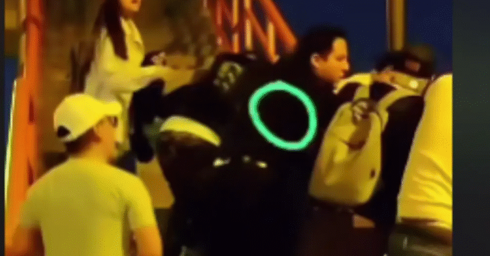 Joven universitario fue lanzado desde un puente: seis cobardes lo agredieron