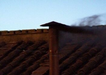 Humo negro: cardenales tampoco eligieron papa en las dos primeras votaciones de este jueves