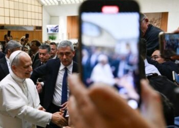 Papa León XIV se estrena en redes con mensaje de paz: “La Santa Sede se ofrece para que los enemigos se encuentren”