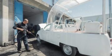 El papamóvil de la paz, último regalo de Francisco a Gaza