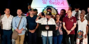 “¡A partir de hoy, Colombia se levanta!”: presidente Petro insiste en consulta popular y hasta habla de “revolución”