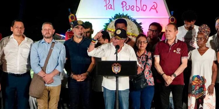 “¡A partir de hoy, Colombia se levanta!”: presidente Petro insiste en consulta popular y hasta habla de “revolución”