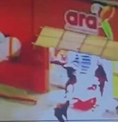 Saquearon supermercado Ara en Usme, en medio del llamado paro nacional: dos menores fueron aprehendidos