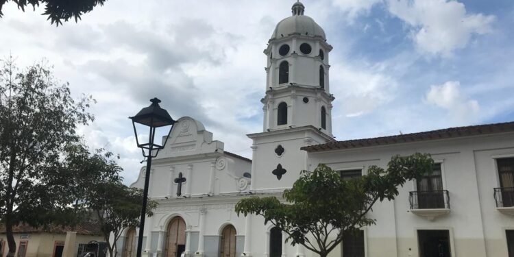 Criminales habrían puesto cinturón bomba a subgerente de un banco en Ábrego