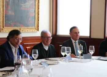 Petro y Cepeda, cara a cara: la Iglesia tiende puentes entre Gobierno y Congreso