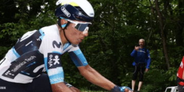 Video: Nairo Quintana rompió protocolo del Giro de Italia para saludar al papa León XIV