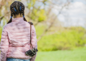 La niña era torturada por incumplir labores domésticas. La madre, que había asumido su tutela, es empleada pública. Denuncia de la Fiscalía.