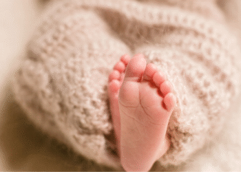 Muere bebé esperando traslado a UCI neonatal; culpan a EPS Coosalud