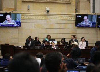 Bancada del Centro Democrático se retiró de la plenaria del Senado, rumbo a la Fundación Santa Fe