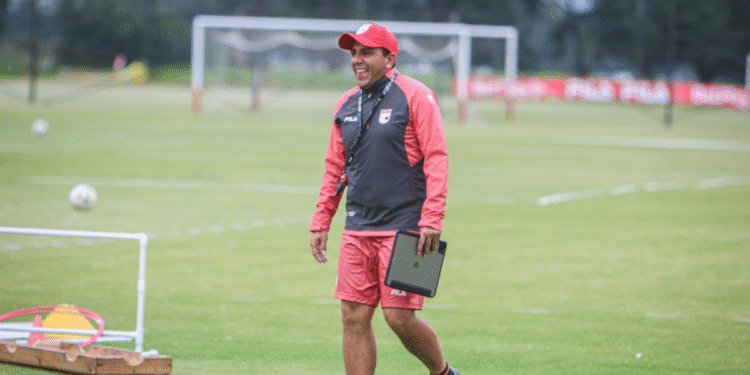 El técnico interino que cambió la historia de Santa Fe y fue clave en la décima estrella