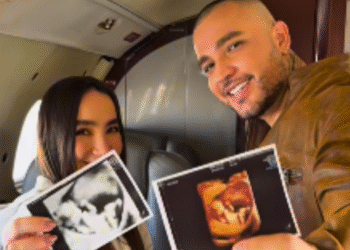La pareja de cantantes compartió en un video la feliz noticia en el que revelaron las ecografías.