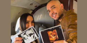 La pareja de cantantes compartió en un video la feliz noticia en el que revelaron las ecografías.